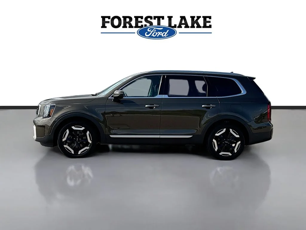 Used 2025 Dark Moss Kia S image 4