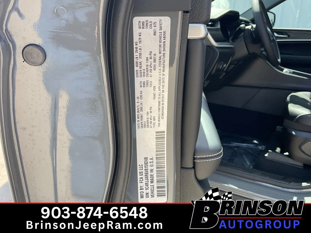 New 2027 Sting-Gray Clear-Coat Paint Jeep Laredo Altitude image 20