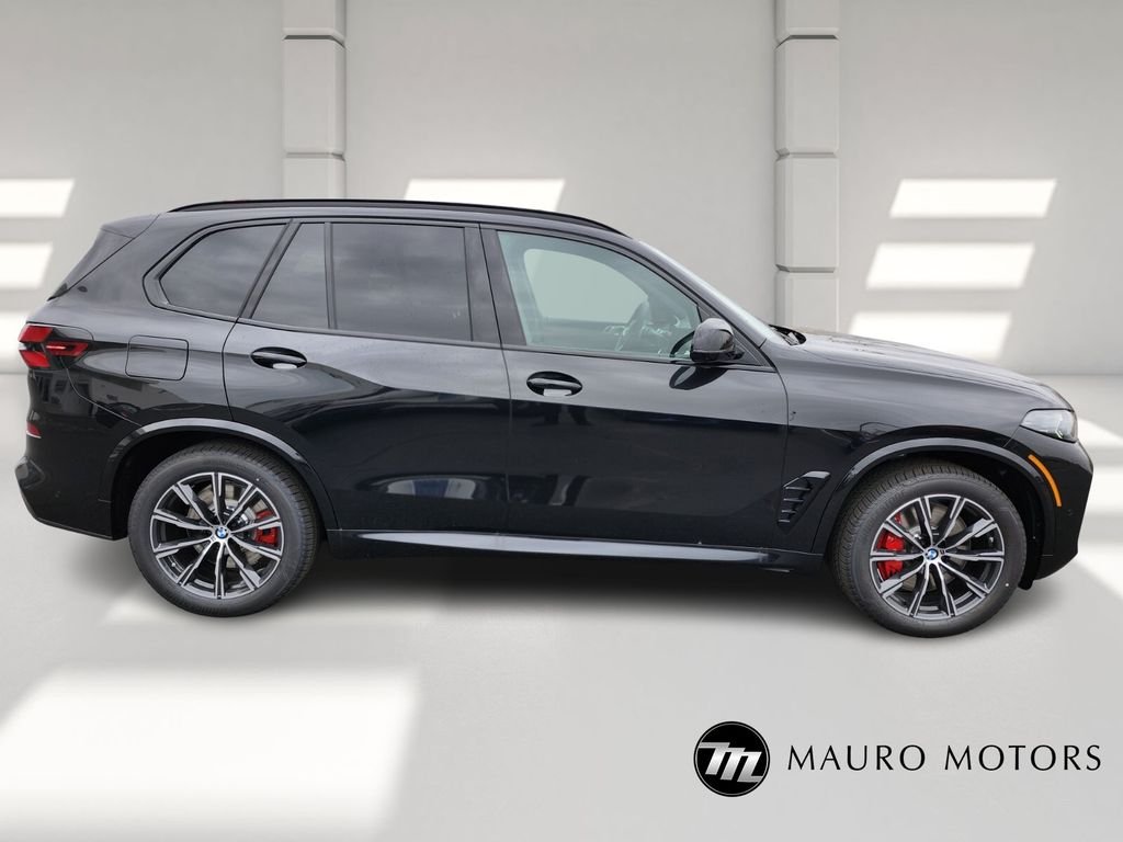 New 2026 Black BMW M60i image 2