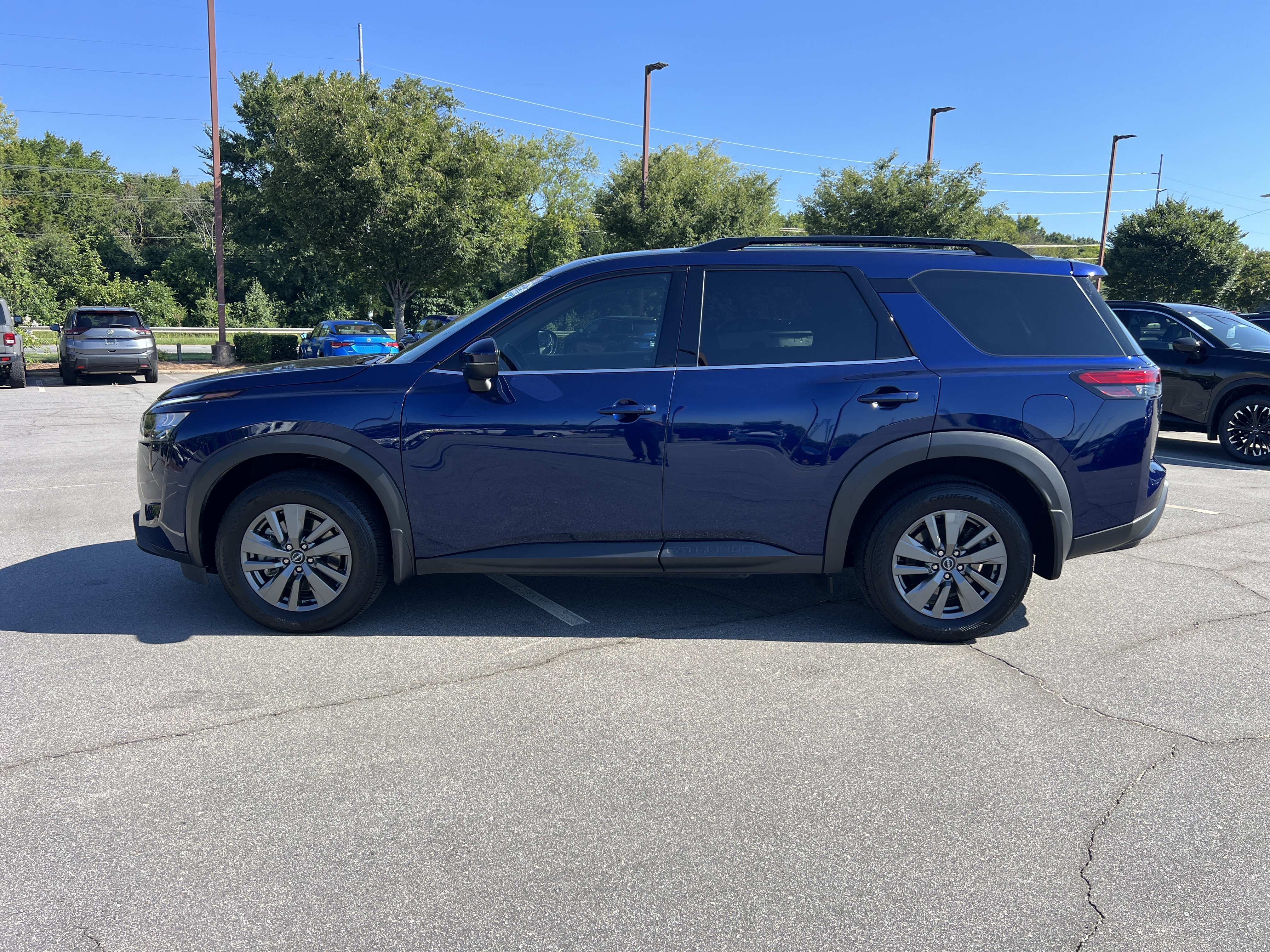 Used 2025 Deep Ocean Blue Pearl Nissan SV image 8