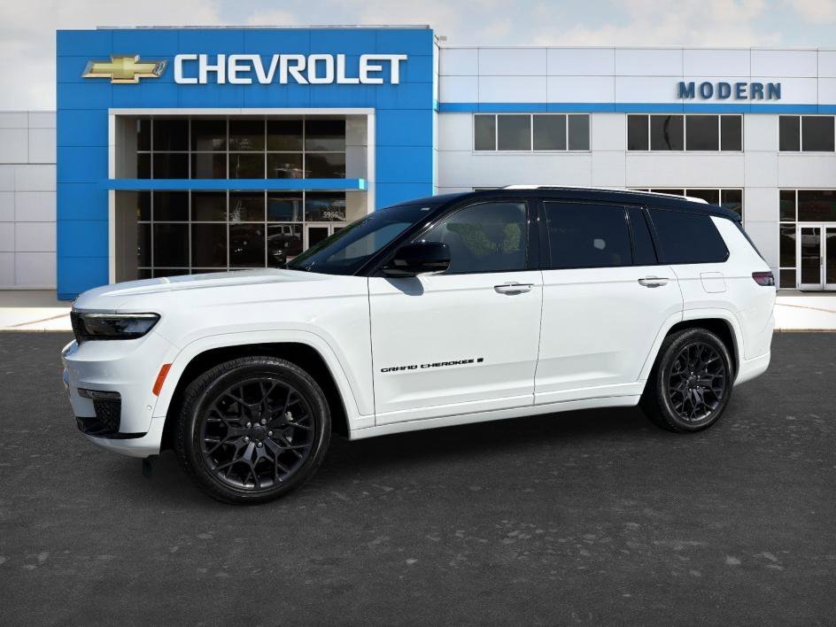2023 Jeep Grand Cherokee L Summit 4x4's photo