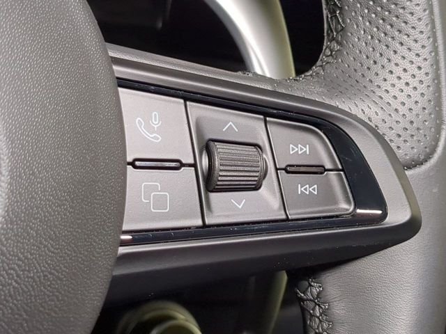 New 2025 Milano White Exterior Paint Alfa Romeo Base image 16