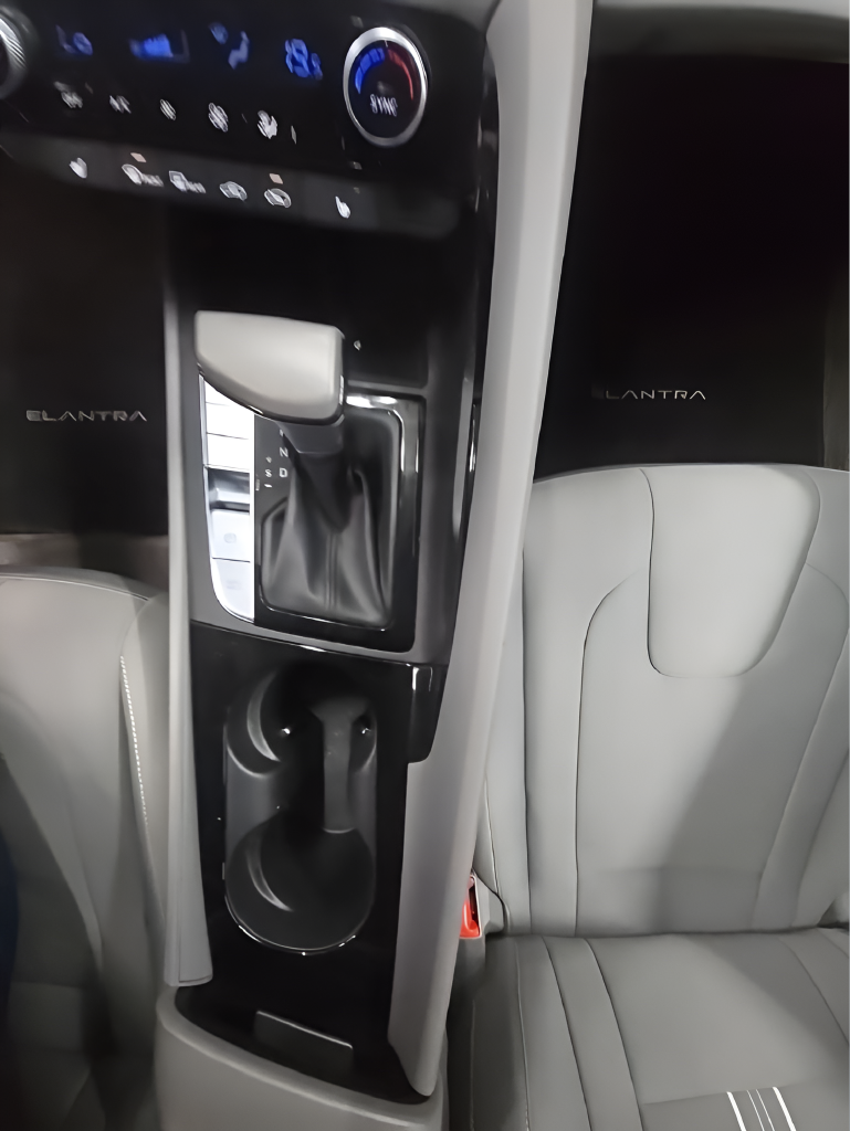 Used 2025 Red Hyundai SEL Convenience image 36