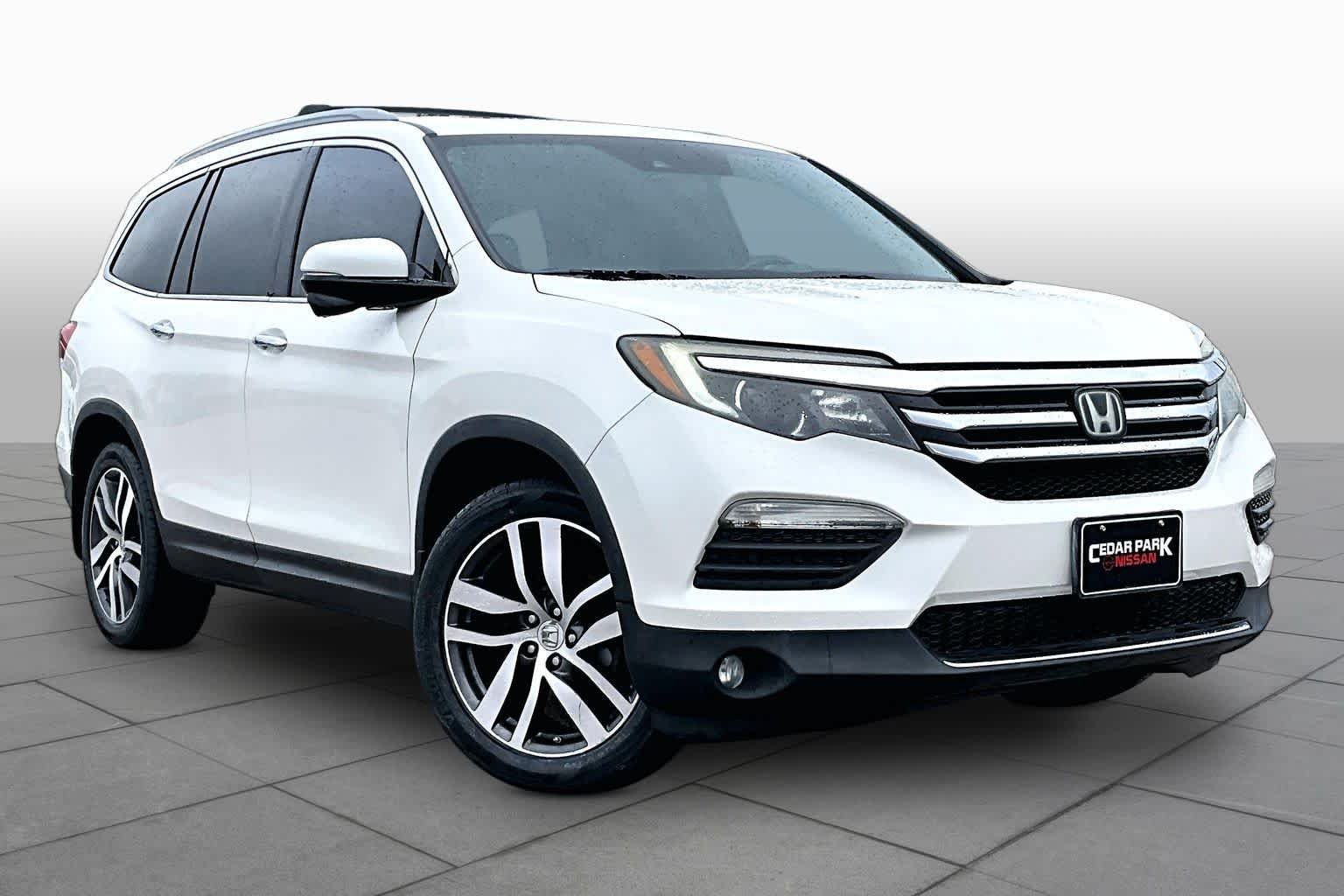 Used 2016 White Diamond Pearl Honda Touring image 3