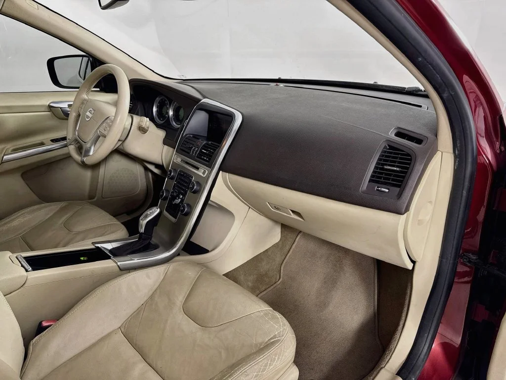 Used 2013 Red Volvo 3.2 image 32