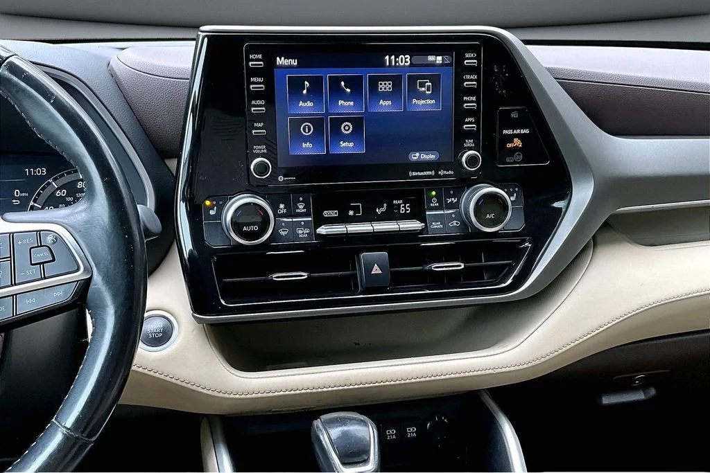 2021 Toyota Highlander XLE - Photo 9