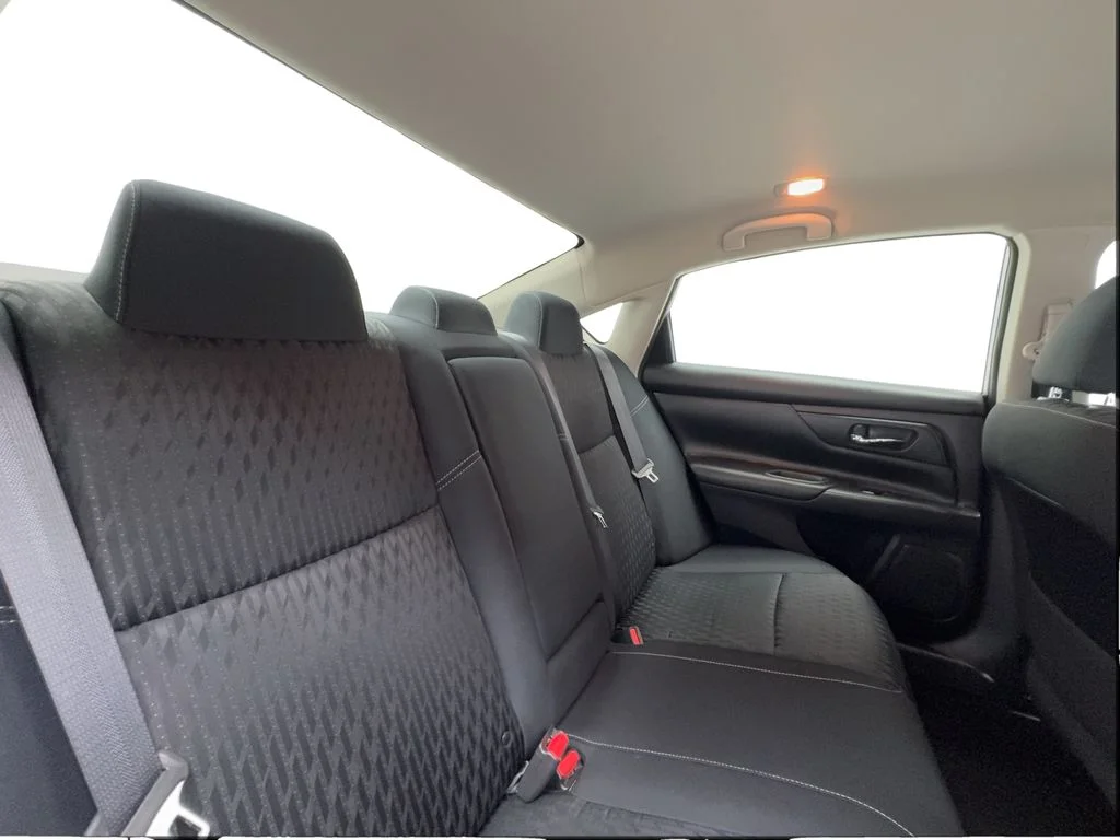 Used 2018 Silver Nissan 2.5 S image 27