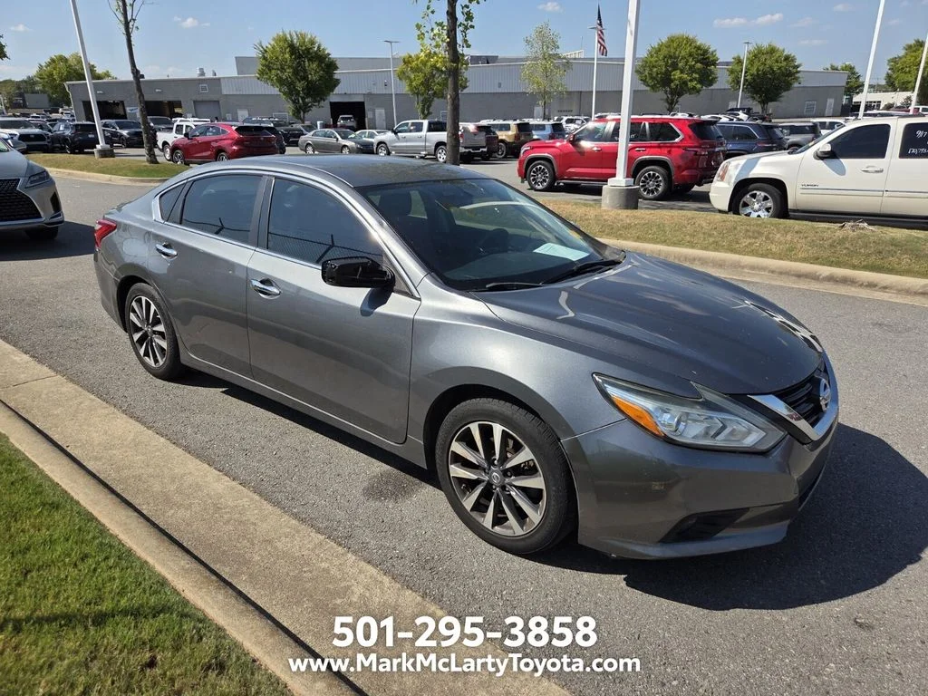 Used 2017 Gray Nissan 2.5 SV image 3