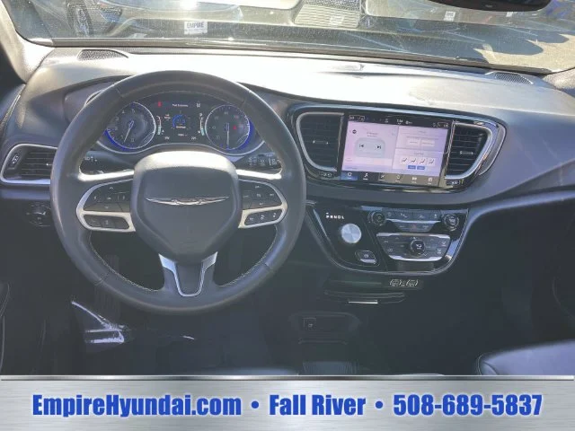 Used 2025 White Chrysler Select image 14