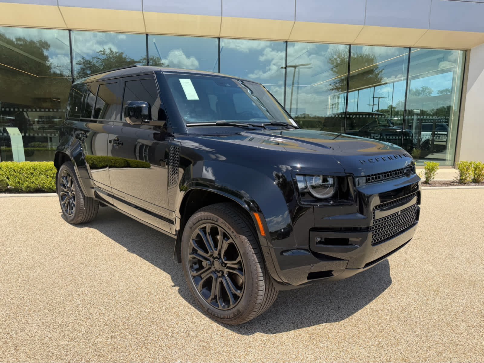 2026 Land Rover Defender OCTA Black - Photo 3