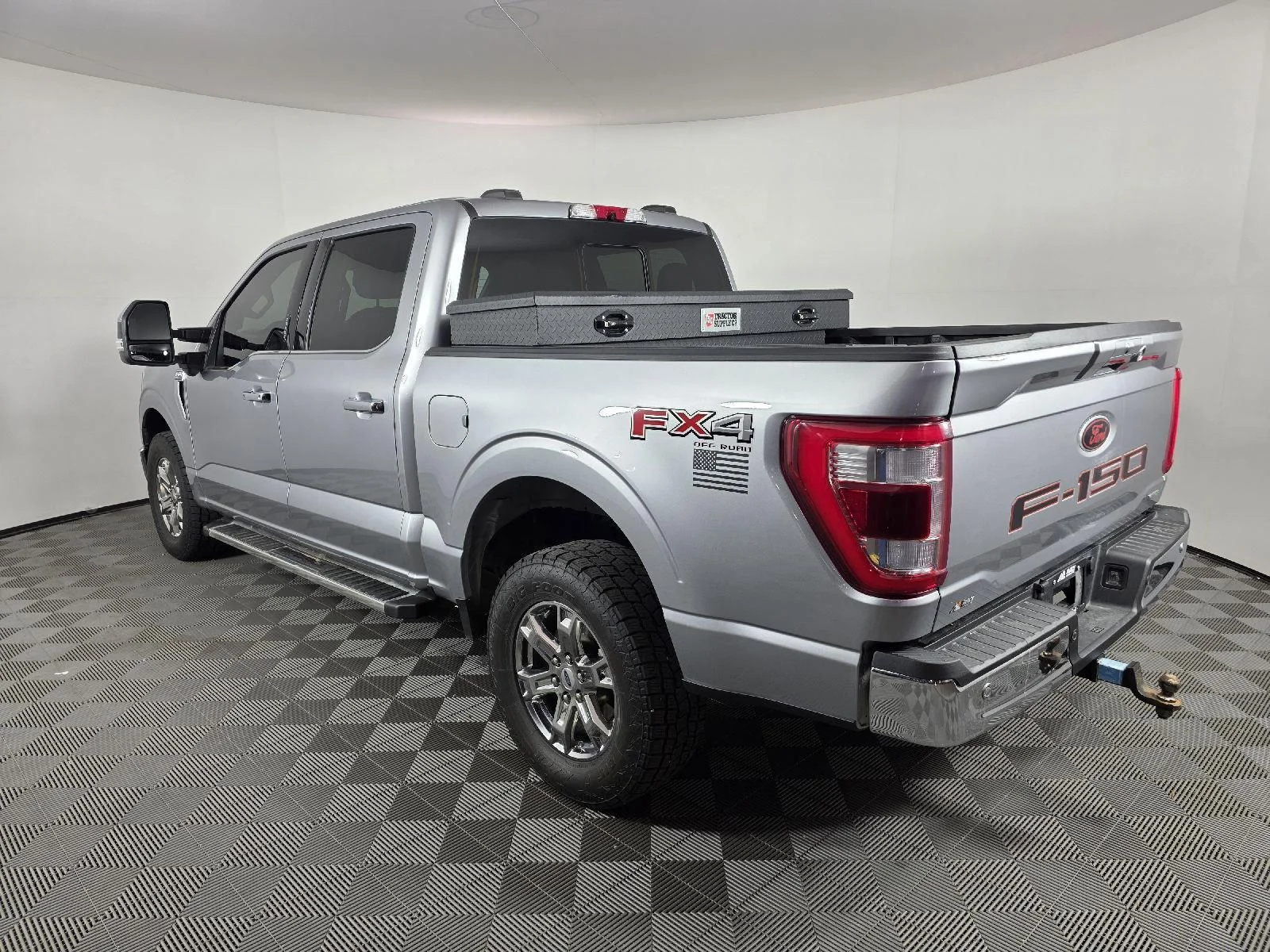 Used 2022  Ford LARIAT image 3