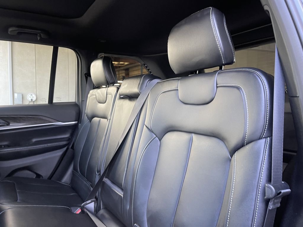 New 2026 Baltic Gray Metallic Clear-Coat Exterior Paint Jeep Limited image 18