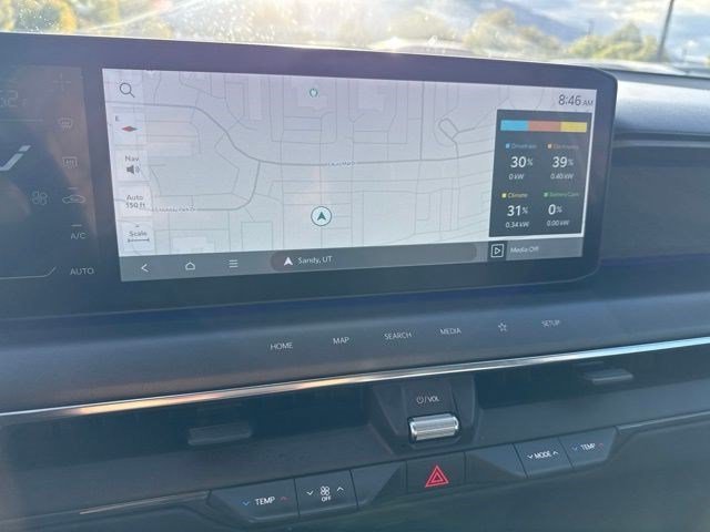 Used 2024 Snow White Pearl Kia Land image 7