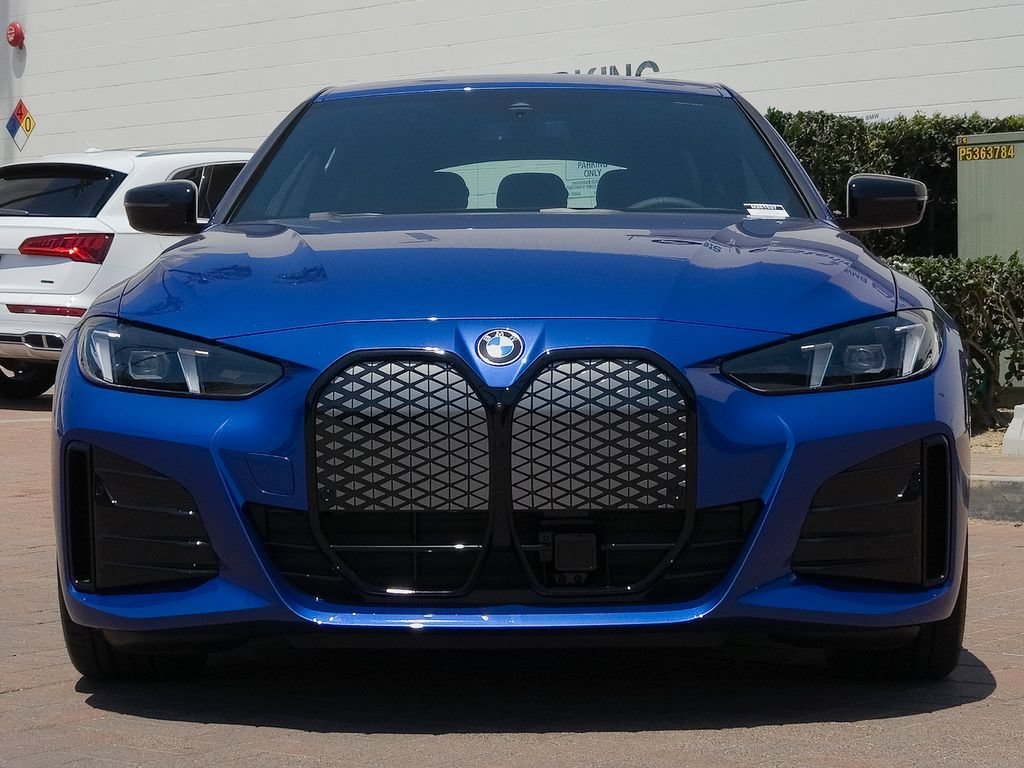 New 2026 Portimao Blue Metallic BMW eDrive40 image 2