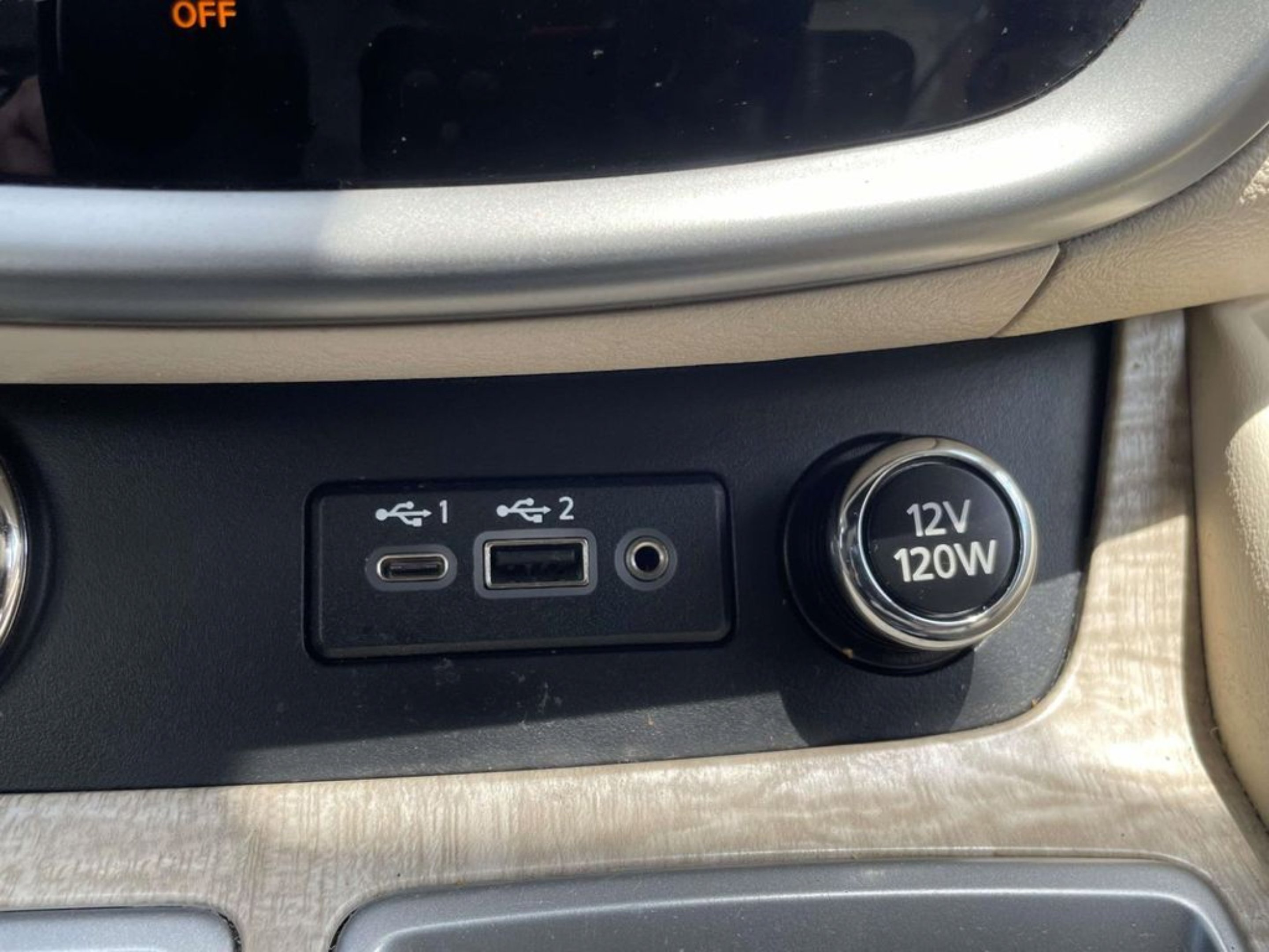 Used 2024 White Nissan SL image 21
