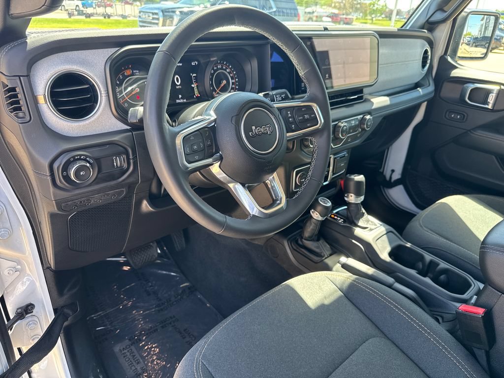 Used 2025 White Jeep 4-Door Sahara 4x4 image 11