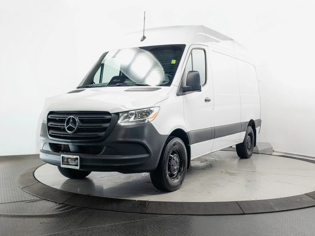 Used 2025 White Mercedes-Benz Cargo 144 WB image 3