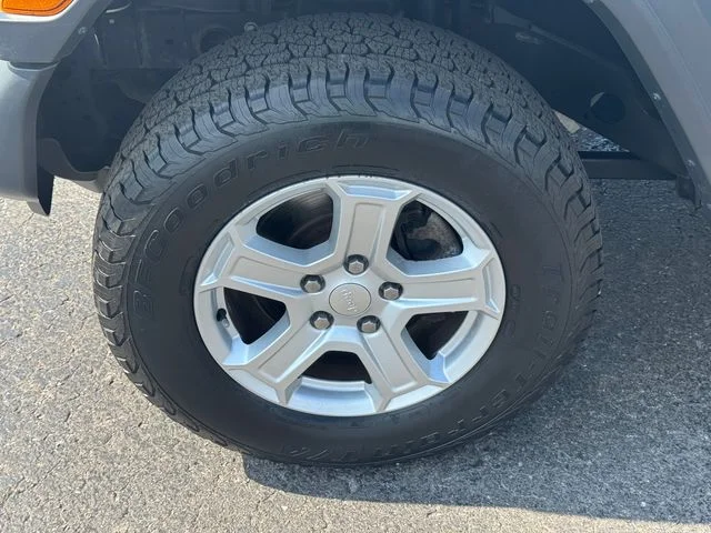 Certified Used 2020 Silver Jeep Unlimited Sport S image 10