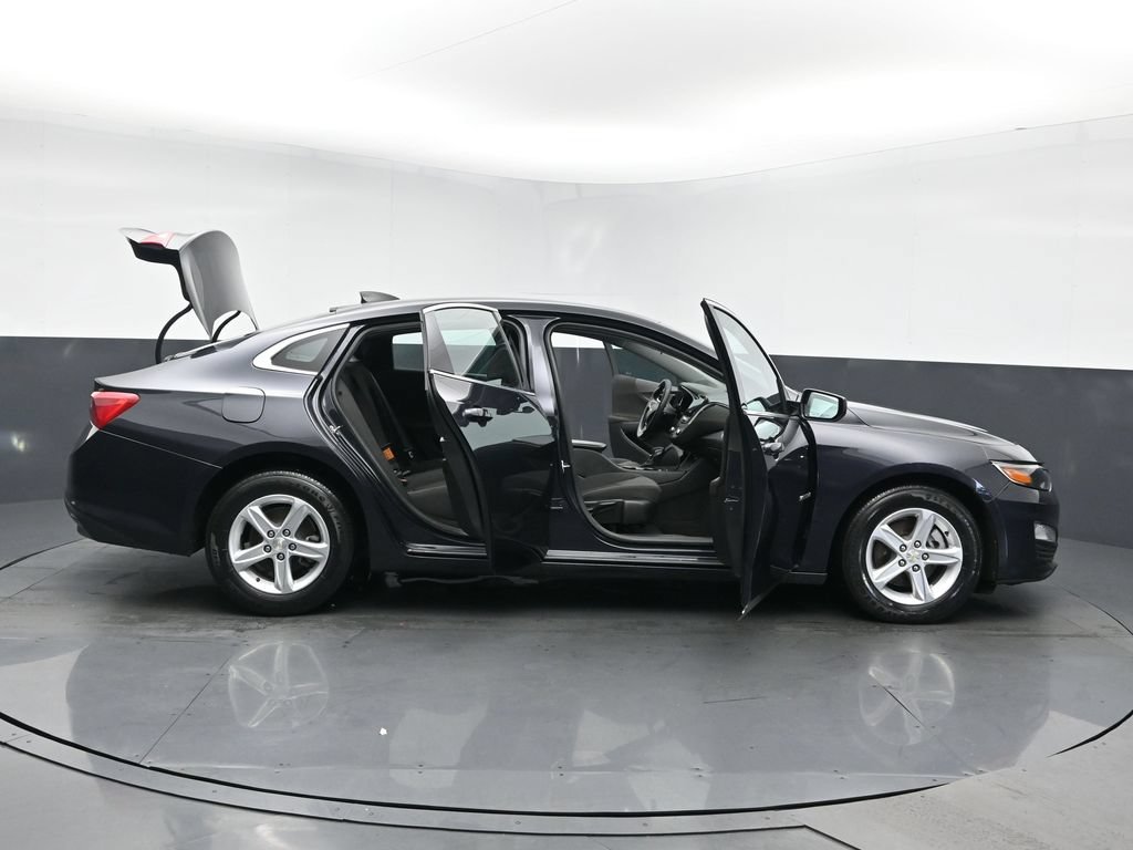 Used 2022 Gray Chevrolet LS image 27