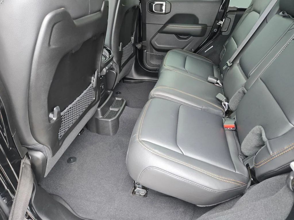 2025 Jeep Wrangler 4-Door Sahara - Photo 34