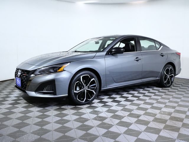 Used 2025 Nissan Altima SR with VIN 1N4BL4CW0SN422286 for sale in Apple Valley, Minnesota