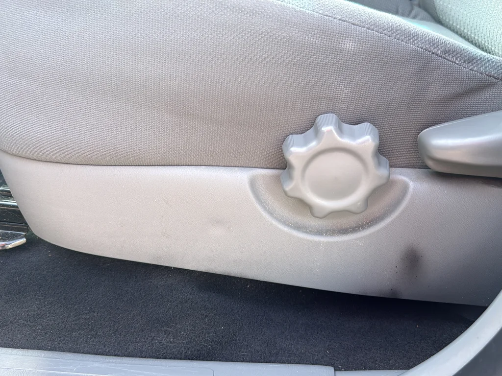 Used 2015 Red Toyota Base image 20