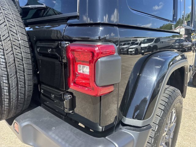 Used 2025 Black Jeep Sahara image 20
