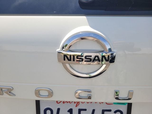 Used 2021 White Nissan S image 10
