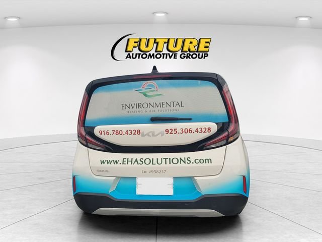 Used 2023 White Kia S image 4
