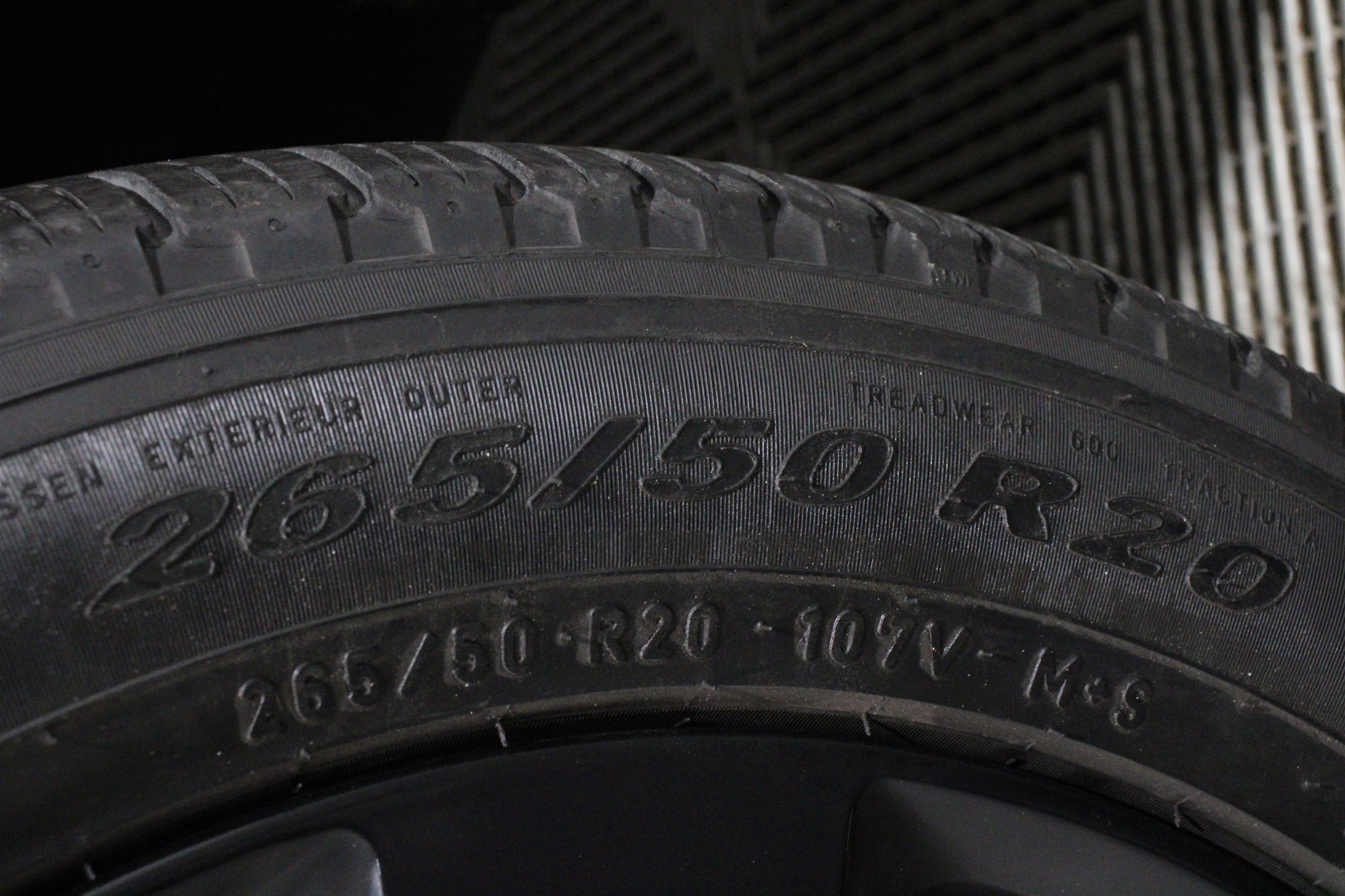 Used 2023 Diamond Black Crystal Pearlcoat Jeep Limited image 39