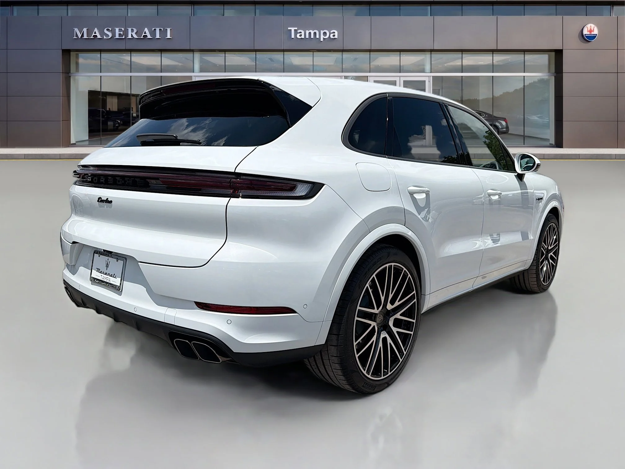 2025 Porsche Cayenne Turbo E-Hybrid - Photo 6
