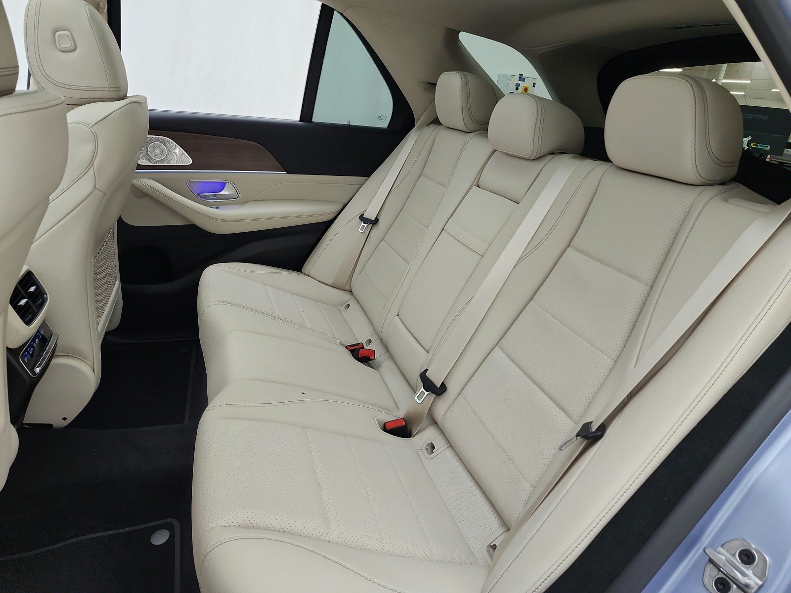 New 2026 MANUFAKTUR Cote d'Azur Light Blue Metallic Mercedes-Benz GLE 450 4MATIC® SUV image 41