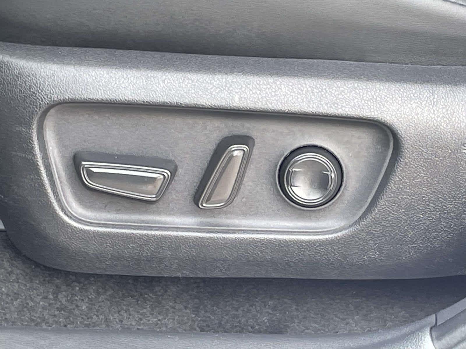 Used 2026 Wind Chill Pearl Toyota XLE Premium image 24