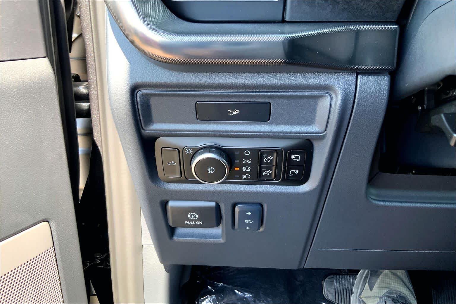 New 2026 Carbonized Gray Metallic Ford Tremor® image 16