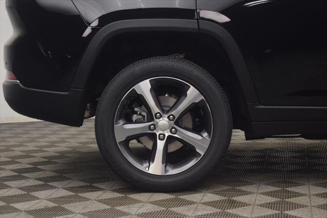 New 2026 Diamond Black Crystal Pearlcoat Jeep Limited image 8