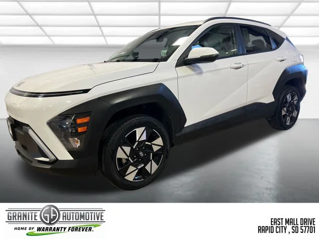 Used 2025 White Hyundai SEL image 1