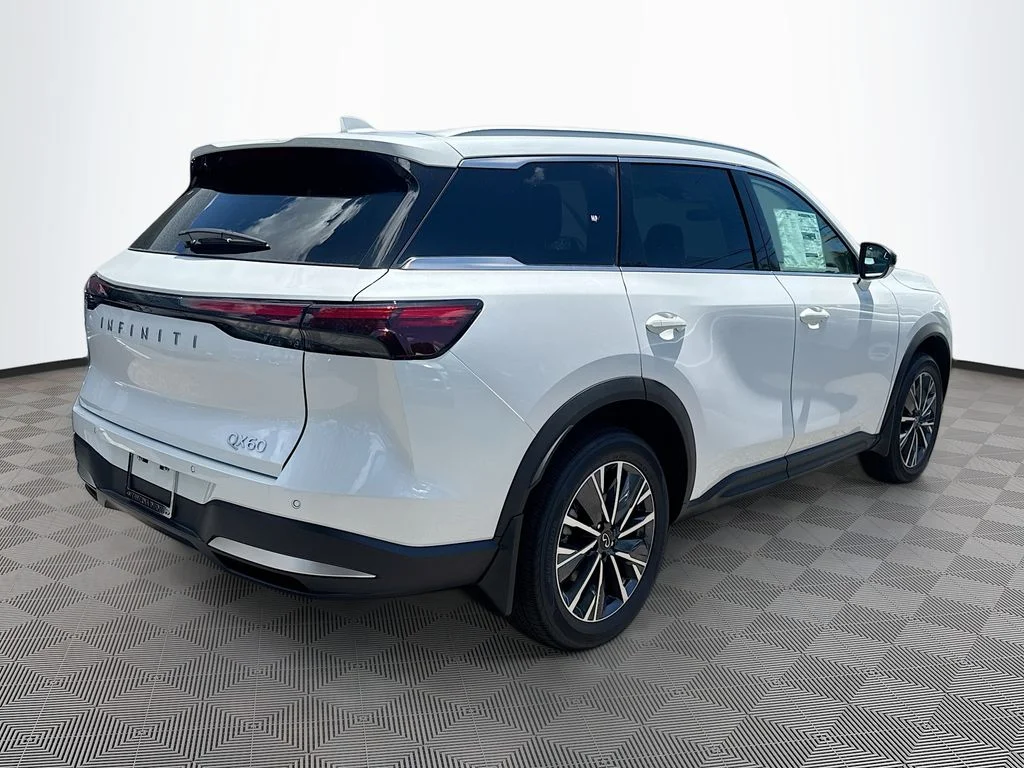 Used 2027 White INFINITI LUXE image 6