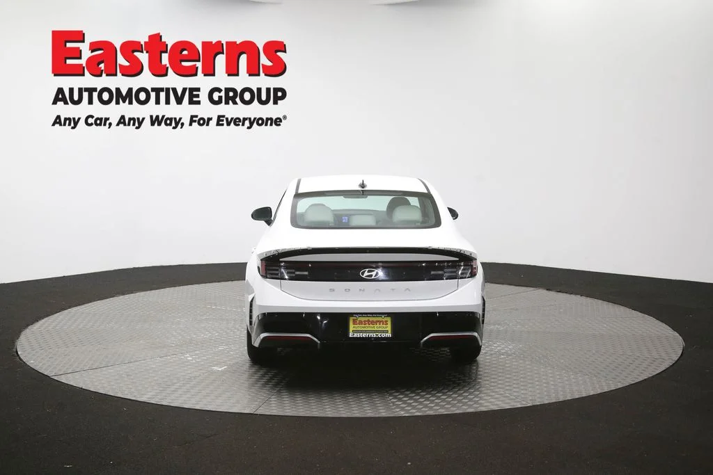 Used 2025 White Hyundai SEL image 37
