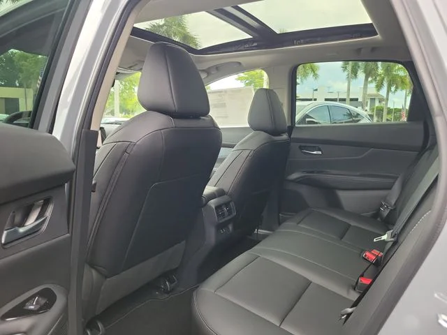 New 2027 Boulder Gray Pearl / Super Black Two-tone Nissan Dark Armor image 9