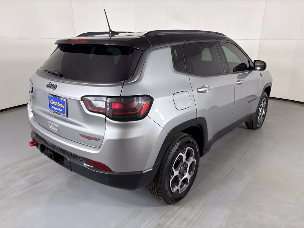 Used 2022 Silver Jeep Trailhawk image 8