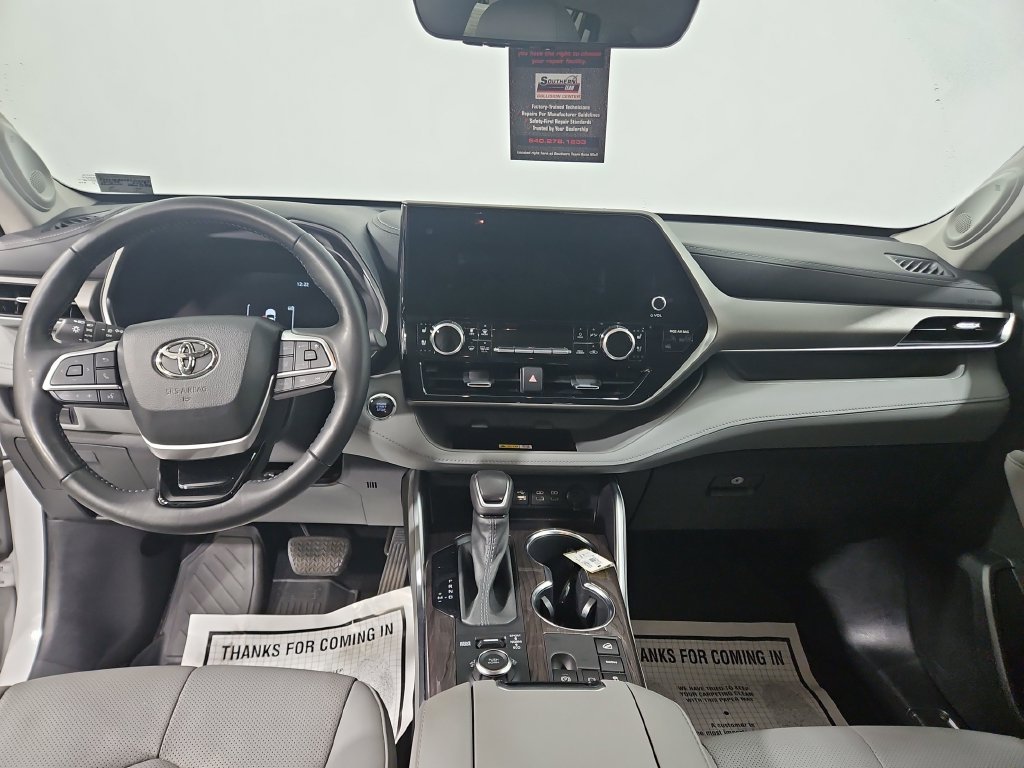 Used 2023 Pearl Toyota Limited image 13