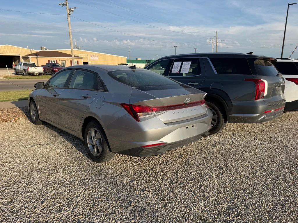 Certified Used 2021 Silver Hyundai SE image 3