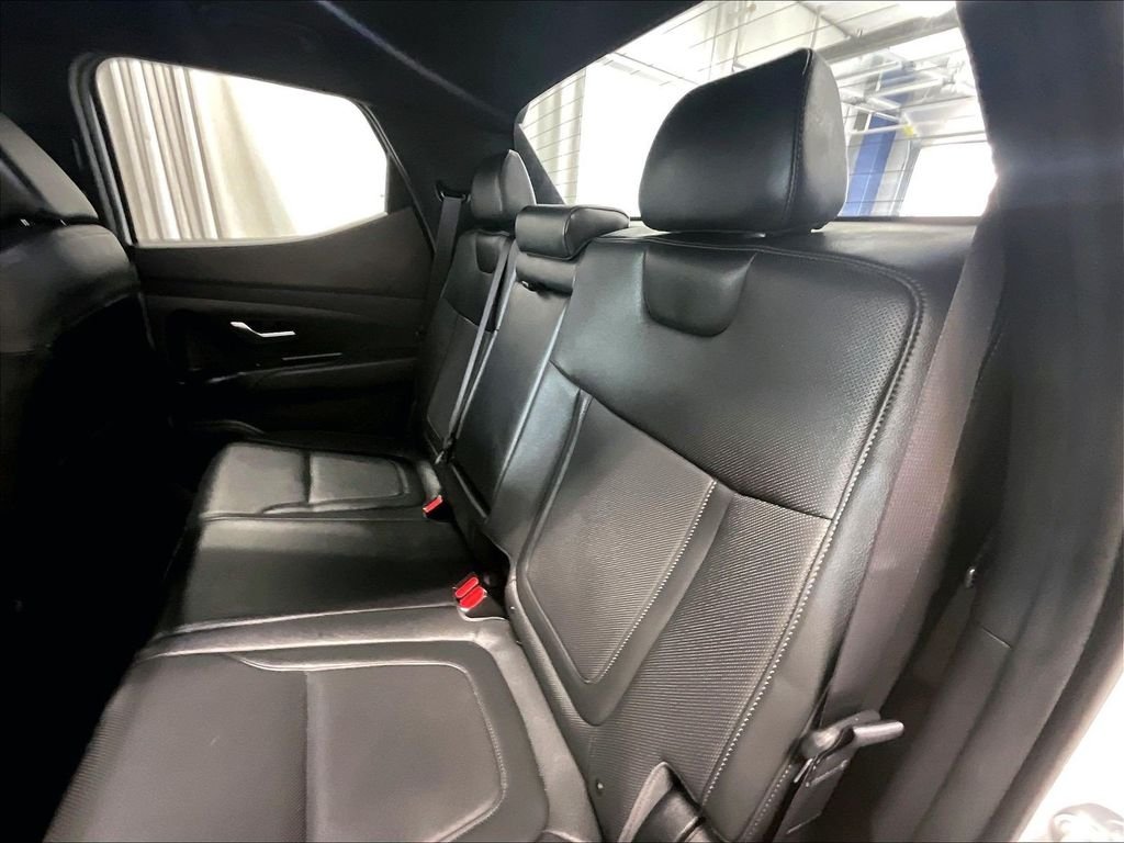 Used 2025 White Hyundai SEL image 15