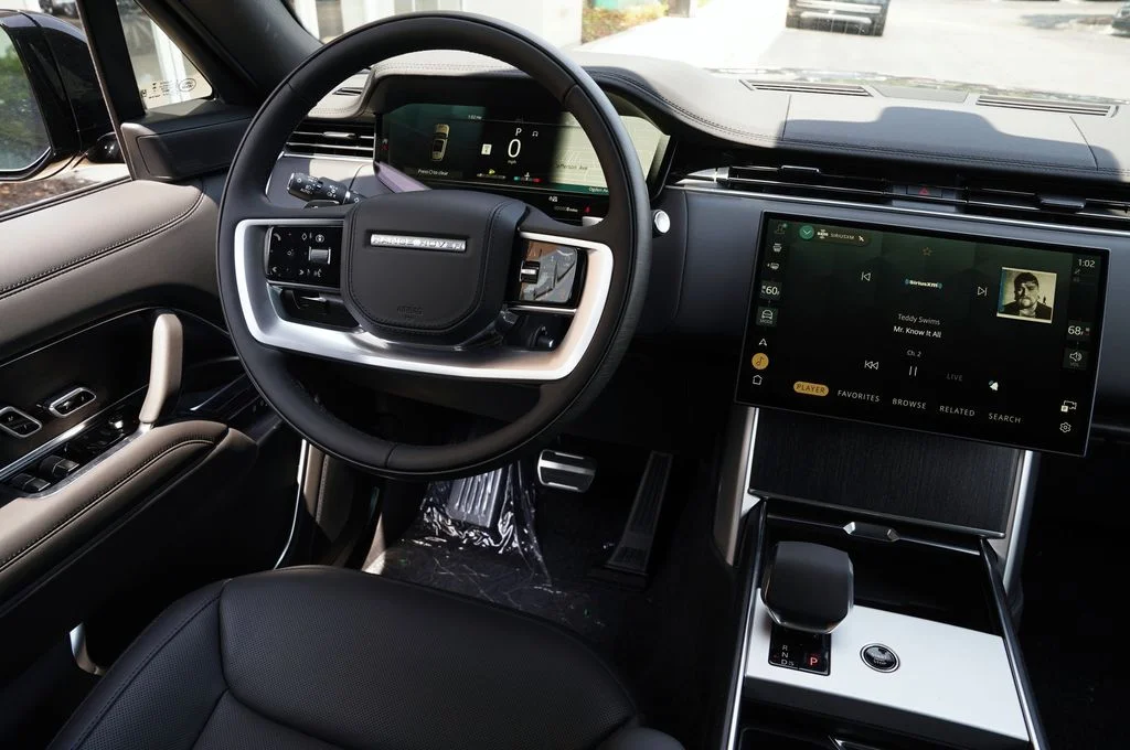 New 2026 Santorini Black Land Rover SE image 14