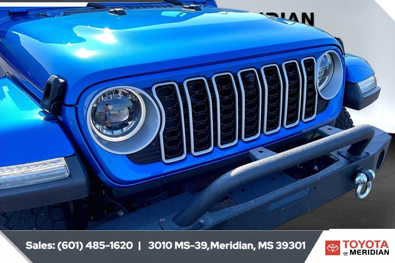 Used 2024 Hydro Blue Pearlcoat Jeep Sahara image 21