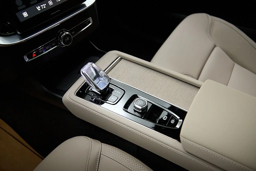 New 2026 Vapour Grey Volvo Plus image 17
