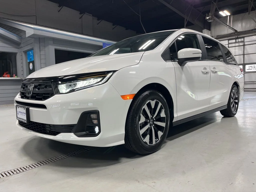 Used 2026 Platinum White Pearl Honda EX-L image 3