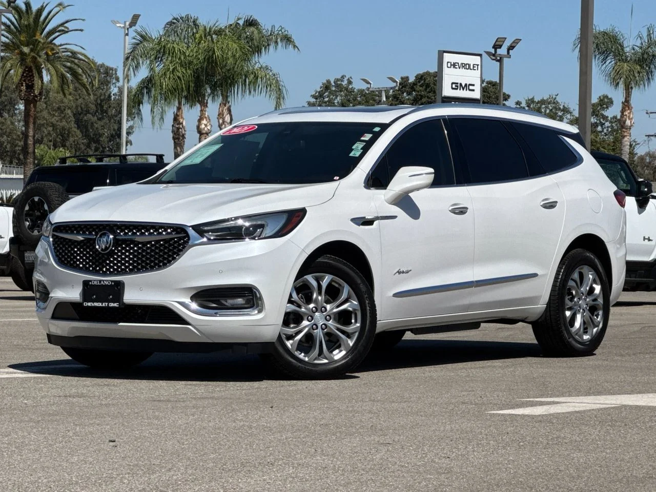 Used 2021 WHITE FROST TRICOAT Buick Avenir image 44