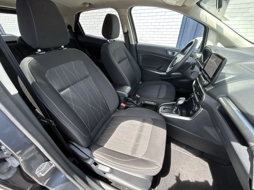 Used 2020 Gray Ford SE image 26