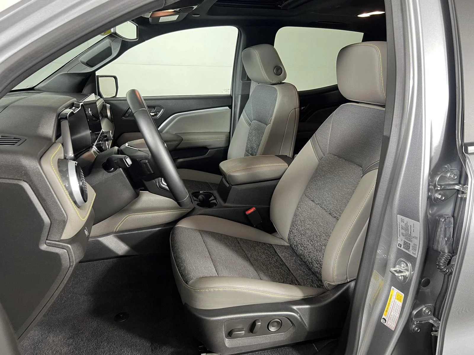Used 2024 Sterling Gray Metallic Chevrolet ZR2 image 37